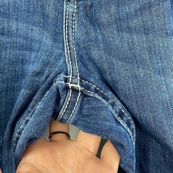 Express Barely Boot Mid Rise Jean Women's 14 Short Five Pocket Styling Comfy - Picture 9 of 14